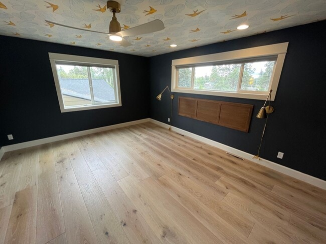 Building Photo - Amazing 4 Bed/3 Bath Home on One Acre with...