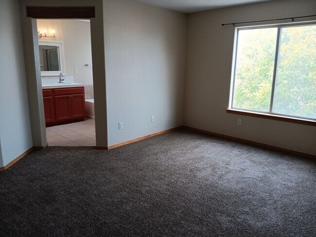 Building Photo - 3 Bedroom, 2.5 Bathroom Home! Schedule a Showing Soon!