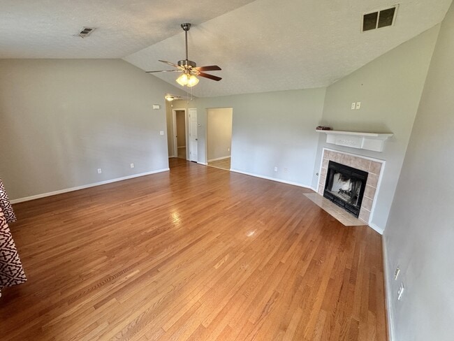 Building Photo - 2237 Ross Ln