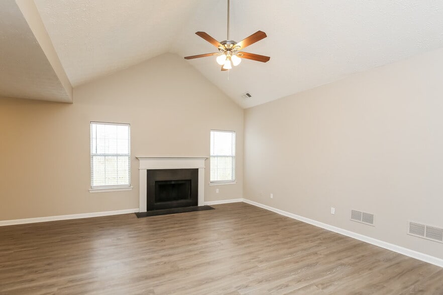 Building Photo - 2167 Mulberry Ln