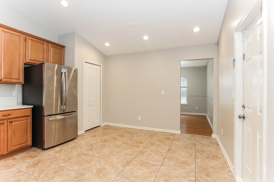 Building Photo - 14090 Crestwick Dr W