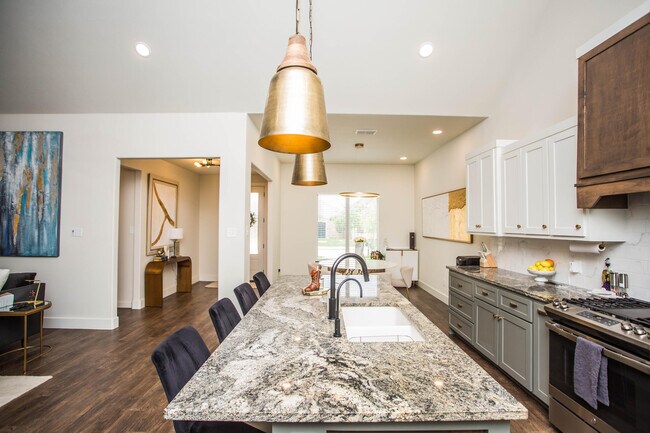 Building Photo - 12009 Upton Ave