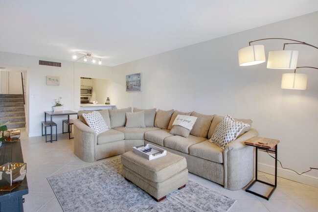 Building Photo - 755 Dotterel Rd