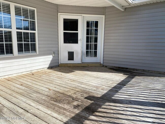 Building Photo - 1204 Huff Dr