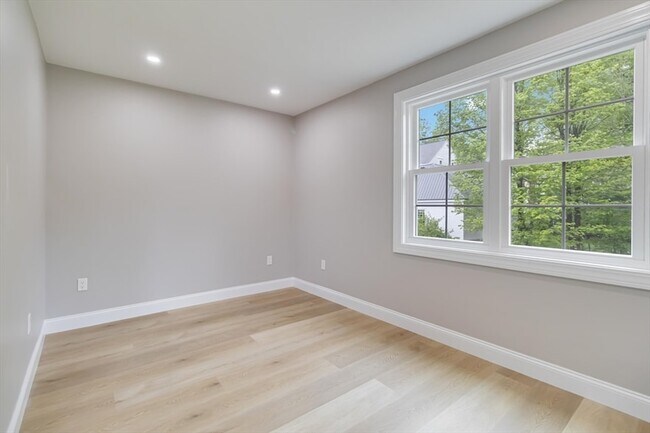 Building Photo - 192 Main St