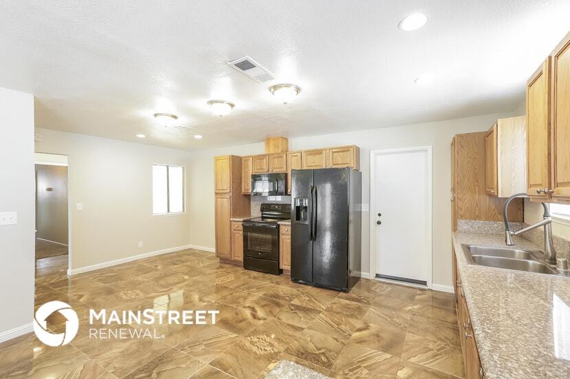 Building Photo - 4570 Paseo El Rio Dr