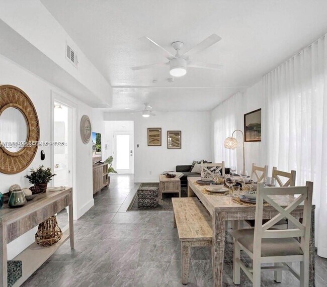 Building Photo - 2501 NE 181st St