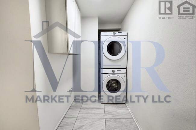 Building Photo - 3Bed/2Bath Home at Olive Ave/103rd Ave! Ready for Immediate Move-In! -- RV GATE! NO HOA!