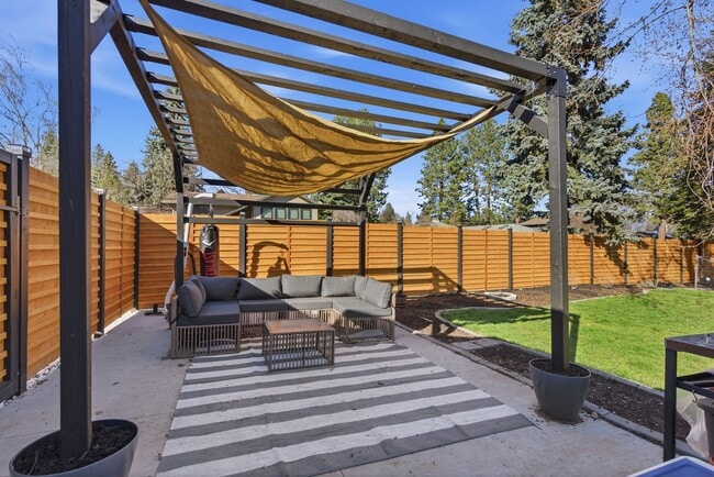 Building Photo - Stunning Fully Renovated 4BR + Bonus on Spokane's South Hill - Chef's Kitchen, 2-Car Garage & Bac...