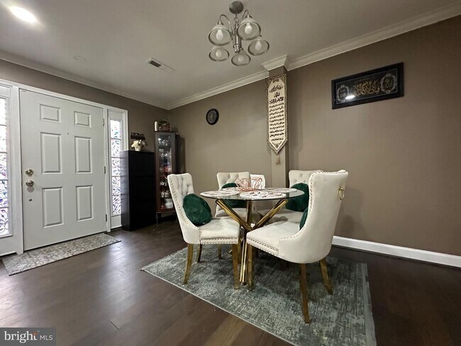 Building Photo - 12103 Salemtown Dr