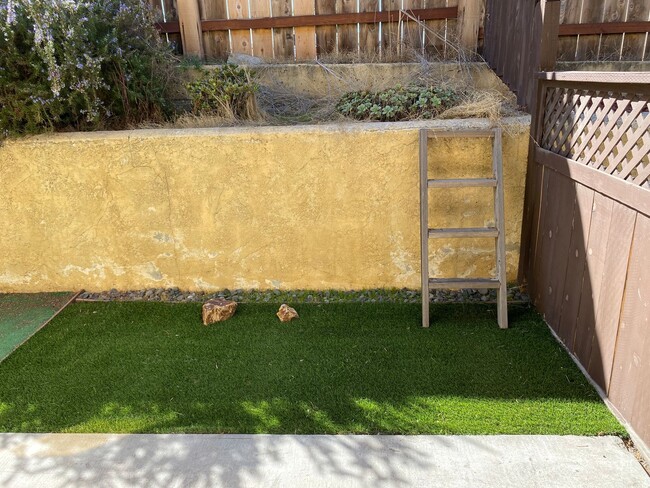Building Photo - AFFORDABLE 1st Floor Condo & patio yard!