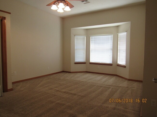 Building Photo - Pet Negotiable Upon Homeowner Approval!!
