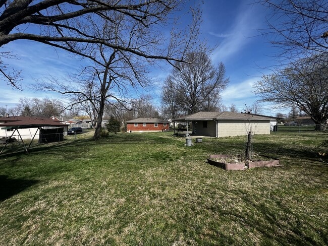 Building Photo - 5506 Locust Way