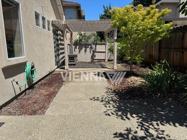 Building Photo - 961 Glide Ferry Way