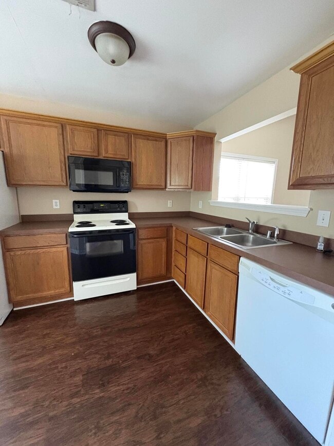 Building Photo - 2576 Moray Pl