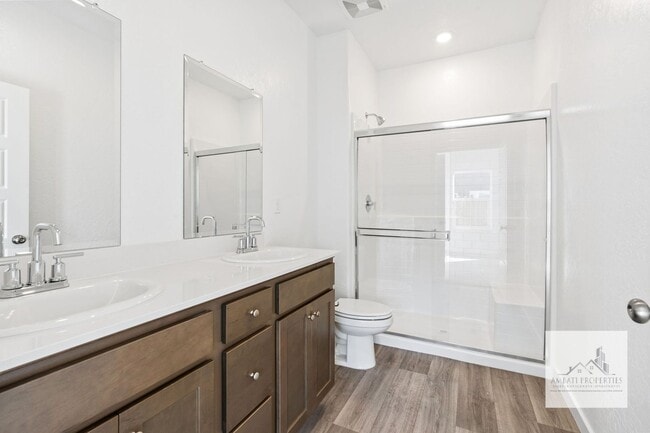 Building Photo - Brand New home in Clovis Unified School District with Solar!