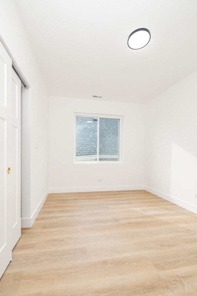 Building Photo - 1245 S Fairfield Ave