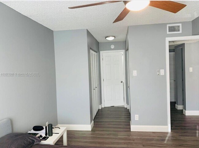 Building Photo - 10450 SW 157th Ct