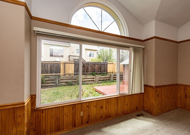 Building Photo - Westside Home in Mt Shadows in D20