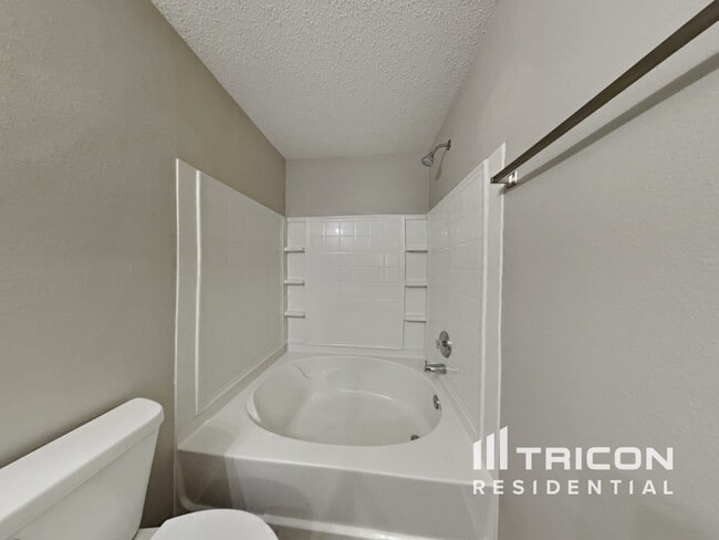 Building Photo - 8902 Hosta Way
