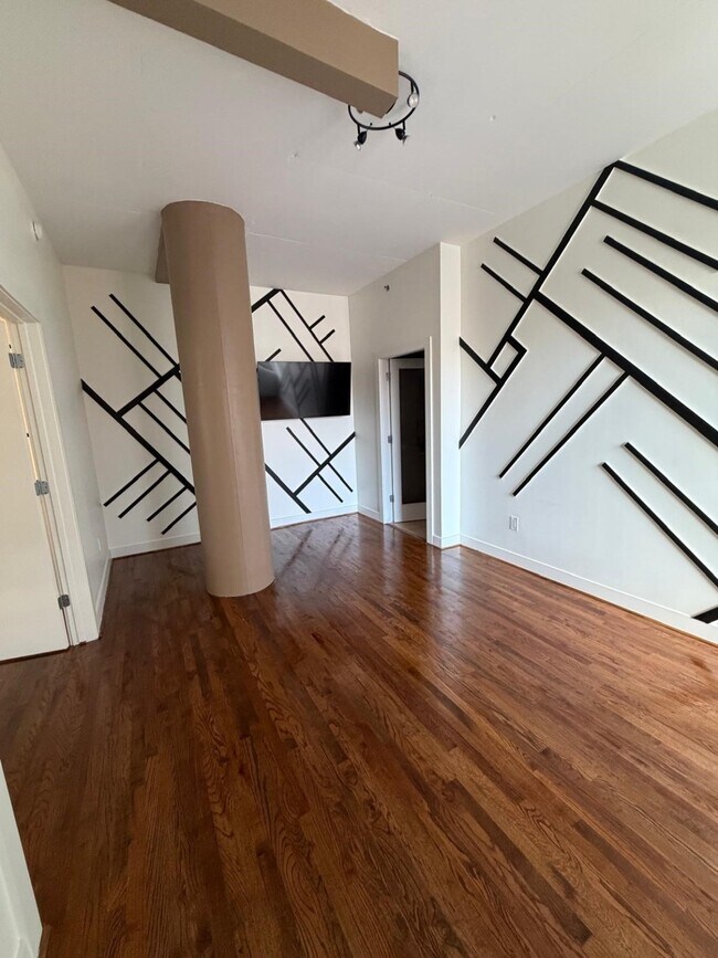 Building Photo - 5005 Hidalgo St