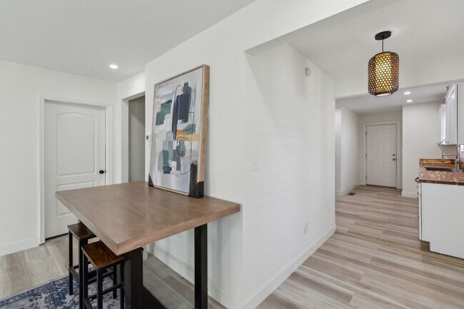 Building Photo - Chic & Modern North Charleston Home with Spacious Backyard