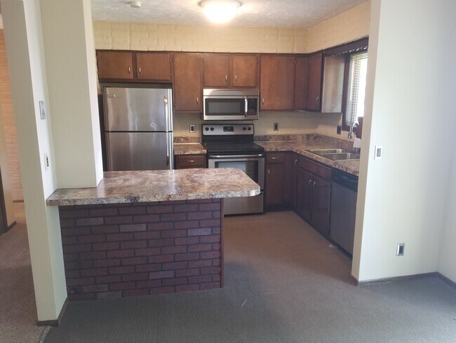 Building Photo - Great location!  3 bed, 2 bath home in southwest Omaha.