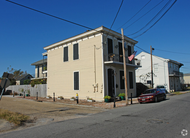 Primary Photo - 522 1st St