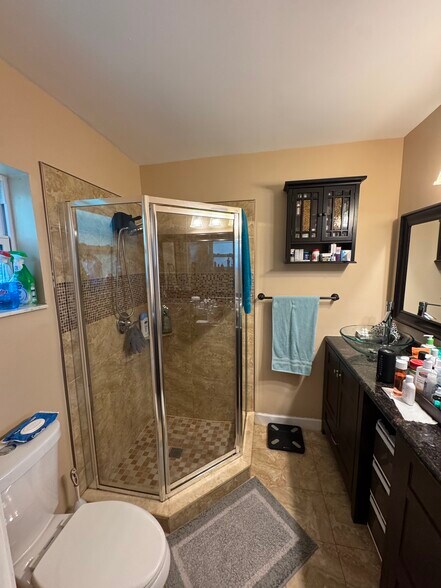 Master Bath - 850 SW 50th Ter
