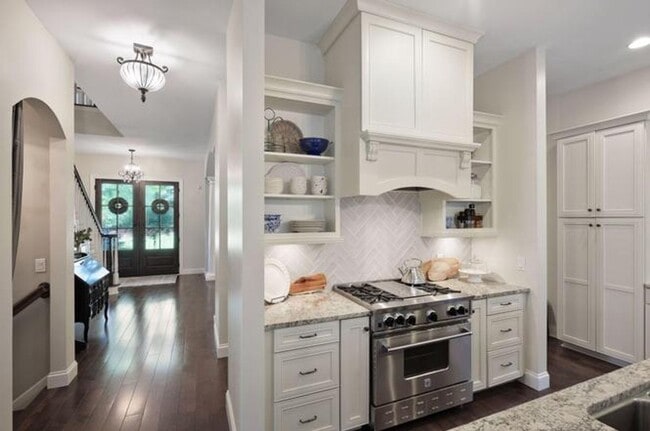 Building Photo - Luxury Living in Minnetonka – 6BR Home in Prime  Location