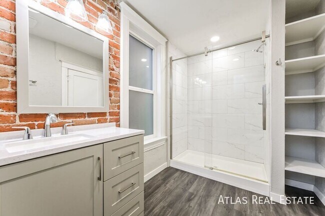 Building Photo - 476 N Washington St