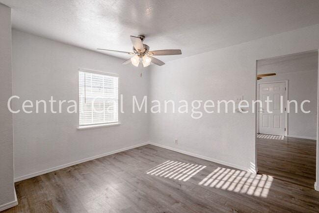 Building Photo - 2 Bedroom/1 Bath Home - $1395 Per Month!