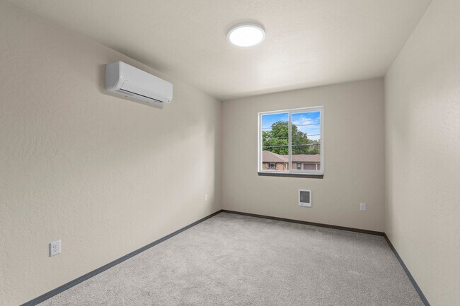 Building Photo - NEW Valley Townhome for rent