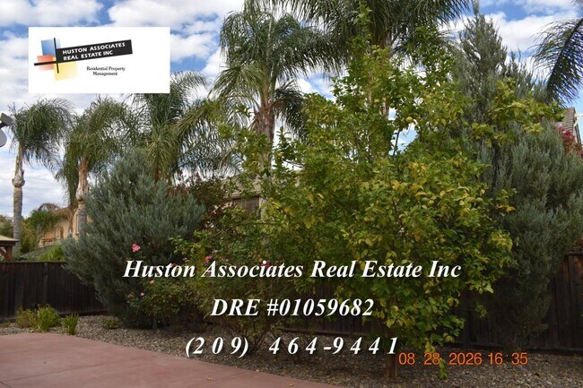Building Photo - 458 N Covina St