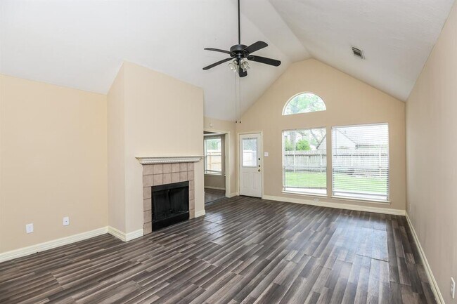 Building Photo - 18626 Droitwich Dr