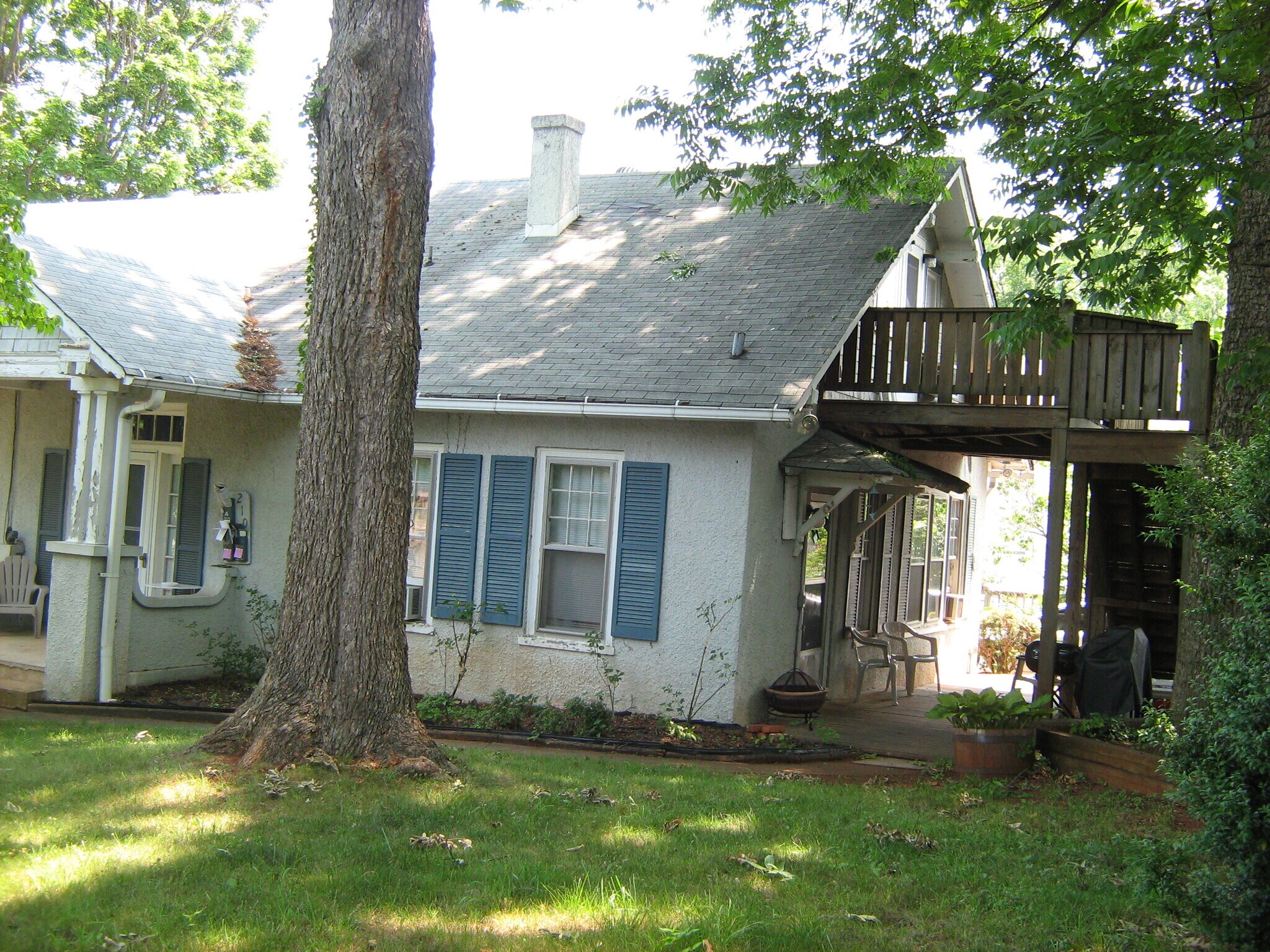 Building Photo - 210 Todd Ave