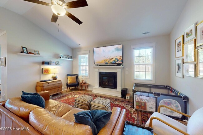 Building Photo - 604 Muscadine Ln