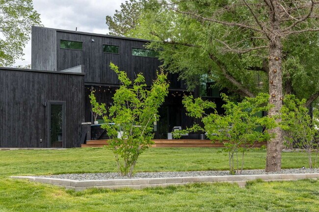 Building Photo - Modern Luxury Rental with Unobstructed Fla...