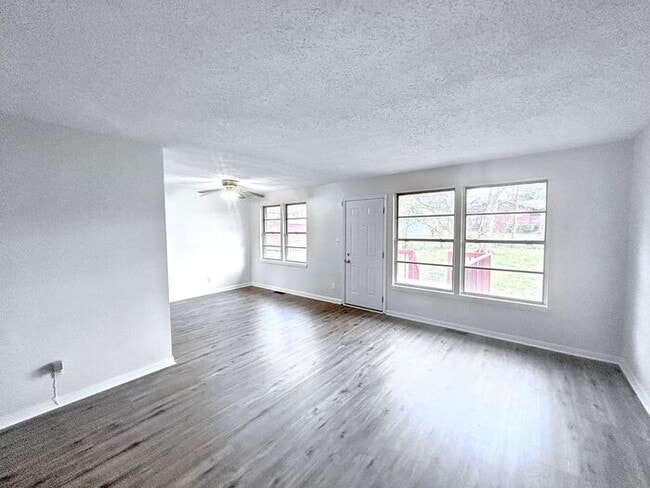 Building Photo - 1205 Woodward Rd