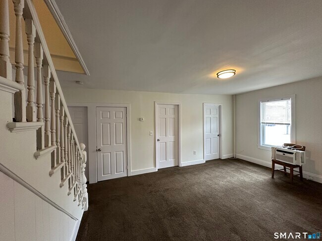 Building Photo - 162 Norwich Ave