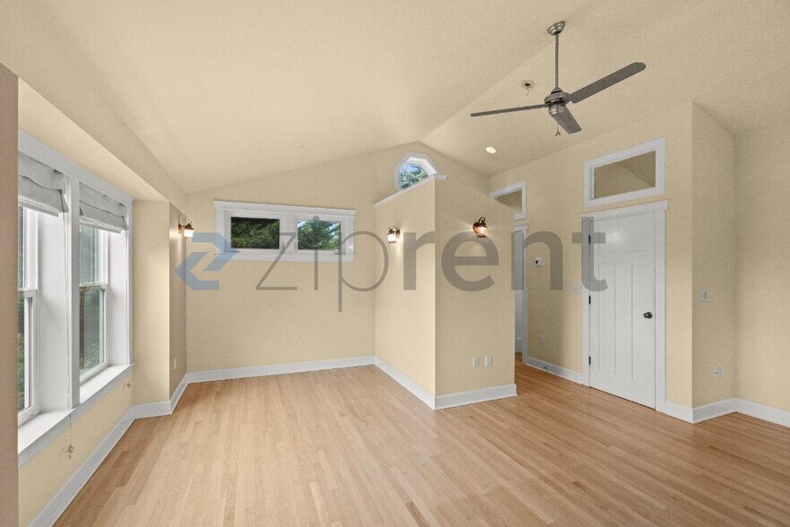 Building Photo - Unit