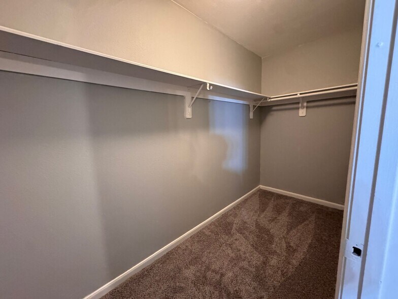 Building Photo - 6427 Waldron Dr