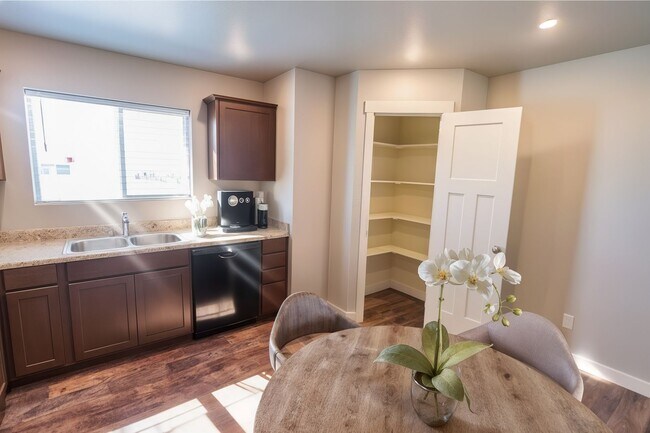 Building Photo - 21155 Gosling Rd