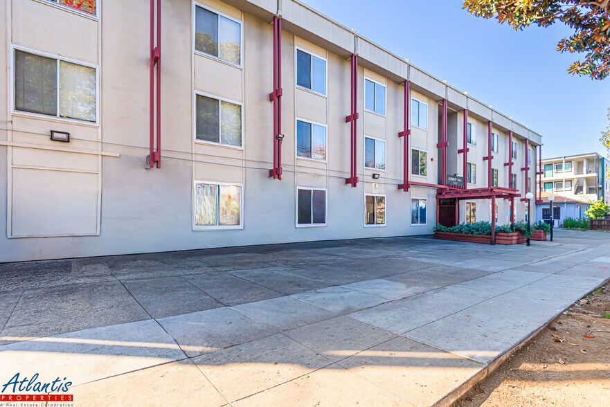 Building Photo - 555 S 10th St