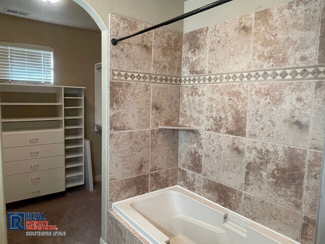 Building Photo - Large Washington Fields Home