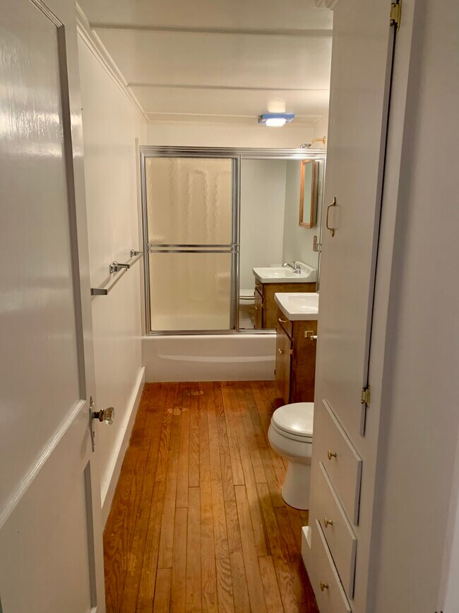 Building Photo - 6 Clark St