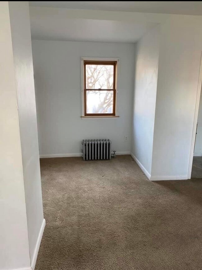 Building Photo - 220 S Valley Ave