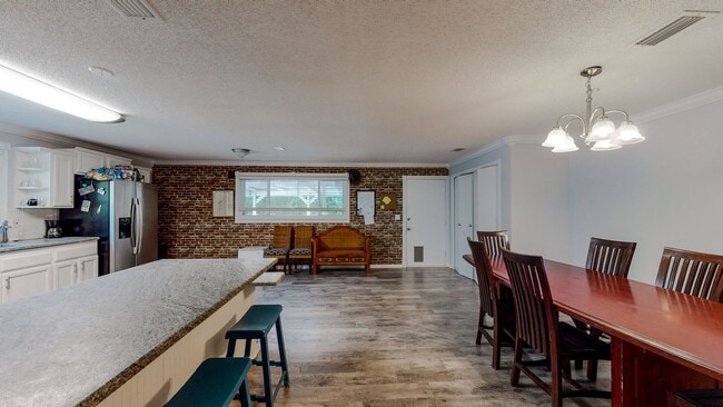 Building Photo - Charming Updated Home in Bluewater Bay – N...