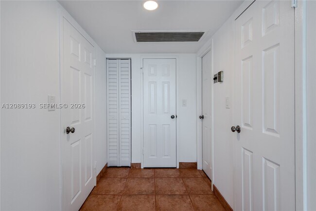 Building Photo - 3180 S Ocean Dr