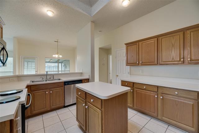 Building Photo - 2307 Stratford Dr